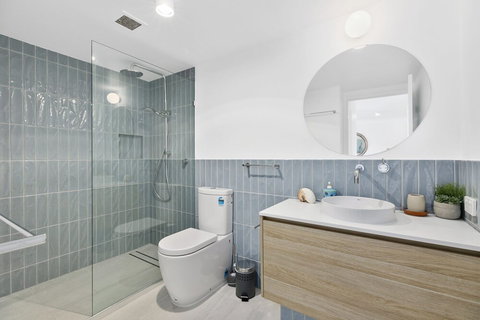 Panoramic Ocean Views Of Sunshine Beach Unit 5 Vista Pacific 12 Bryan Street - Accommodation Brisbane 4