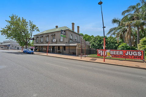 Imperial Hotel Singleton - Accommodation Brisbane 2