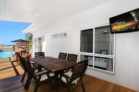 BEACH SHOPS & FABULOUS VACATION HOME! - Accommodation Brisbane 1