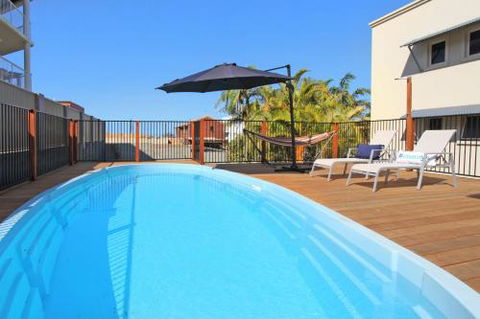 BEACH SHOPS & FABULOUS VACATION HOME! - Accommodation Brisbane 6