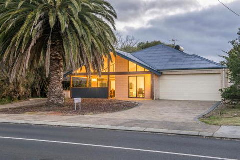 Snoozeaway - Accommodation Brisbane 0