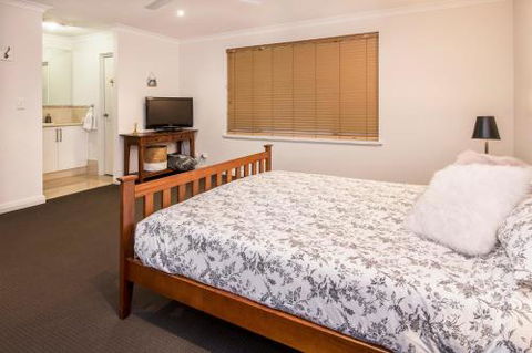 Snoozeaway - Accommodation Brisbane 4