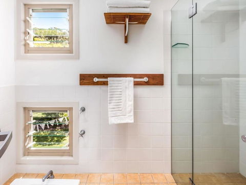 The Stanwell Beach Glass House Beach & Pool - Accommodation Brisbane 5