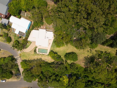 The Stanwell Beach Glass House Beach & Pool - Accommodation Brisbane 3