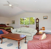 Morisset Waterfront 1bdr Studio looking over Trinity Marina - Accommodation Brisbane