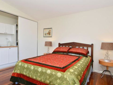 Morisset Waterfront 1bdr Studio Looking Over Trinity Marina - Accommodation Brisbane 6