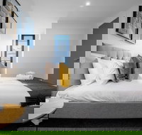 Designer 2 Bedroom Apartment In Parkville - Accommodation Brisbane
