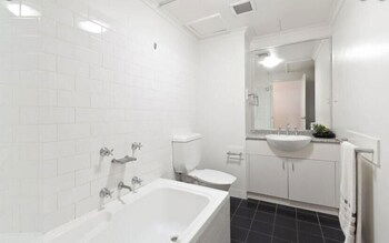 Darling Harbour City View 1 BR Apartment - Accommodation Brisbane 2