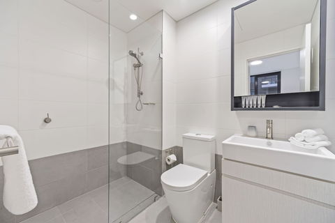 HomeHotel Stylish Apt Next To Train & Westfield - Accommodation Brisbane 1