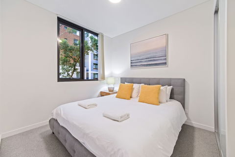 HomeHotel Stylish Apt Next To Train & Westfield - Accommodation Brisbane 2