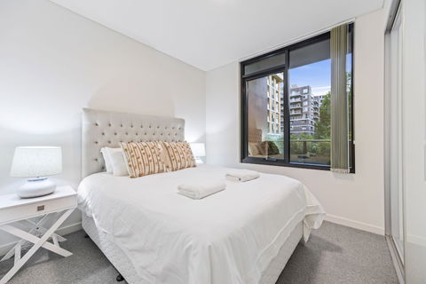 HomeHotel Stylish Apt Next To Train & Westfield - Accommodation Brisbane 0