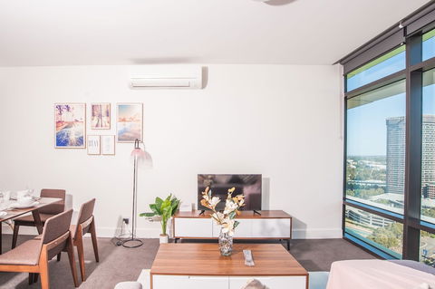 Luxury 2bed2bath APT @opaltower +view - Accommodation Brisbane 3