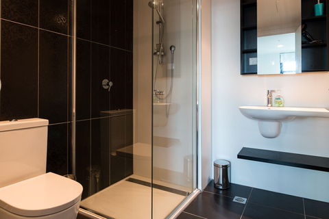OWEN Little Collins St. Beauty + Views + Parks + MCG - Accommodation Brisbane 5