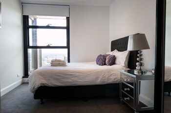 OWEN Little Collins St. Beauty + Views + Parks + MCG - Accommodation Brisbane 4
