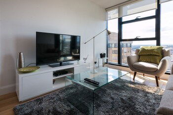 OWEN Little Collins St. Beauty + Views + Parks + MCG - Accommodation Brisbane 2
