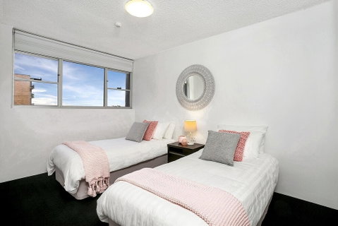 Modern Two Bedroom Apartment With Views HARIS - Accommodation Brisbane 5