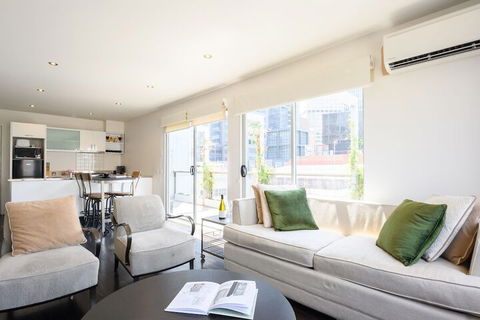OLIVER Laneway Art Fed Square & Top Restaurants - Accommodation Brisbane 0