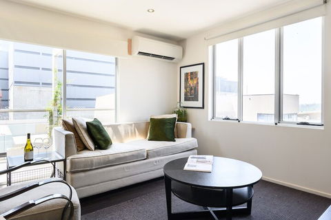 OLIVER Laneway Art Fed Square & Top Restaurants - Accommodation Brisbane 2