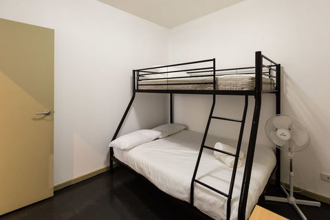 MEGAN, 2BDR Melbourne Apartment - Accommodation Brisbane 0