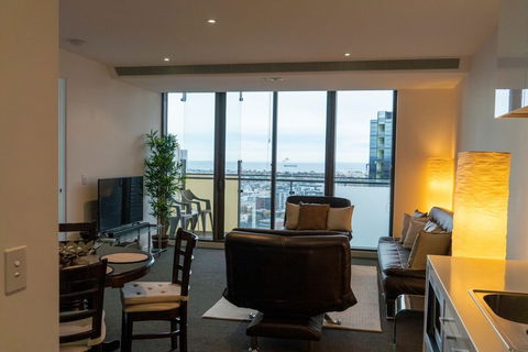 2BD With City Views, Pool, Gym & Tennis Court - Accommodation Brisbane 5