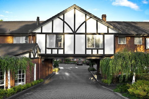 Elizabethan Lodge - Accommodation Brisbane 0