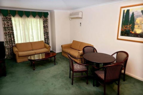 Elizabethan Lodge - Accommodation Brisbane 6