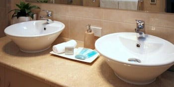 Casavino Luxury Villas - Accommodation Brisbane 0