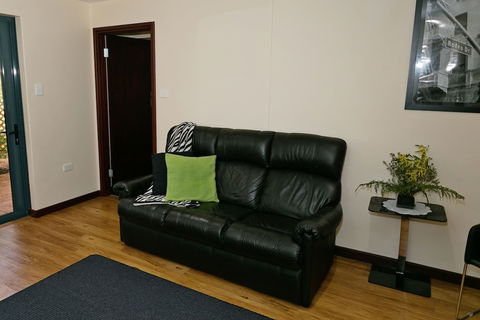 Dolphin Lodge - Accommodation Brisbane 4