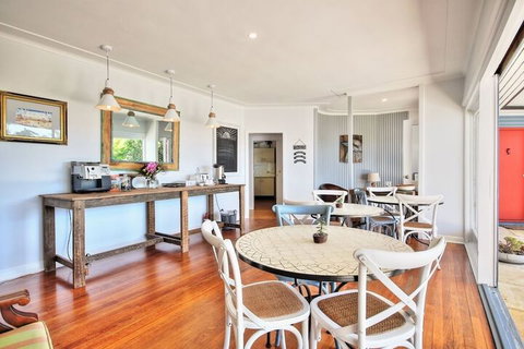 Dolphin Sands - Accommodation Brisbane 2