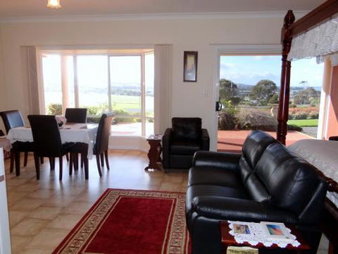 Close Encounters Bed & Breakfast - Accommodation Brisbane 4