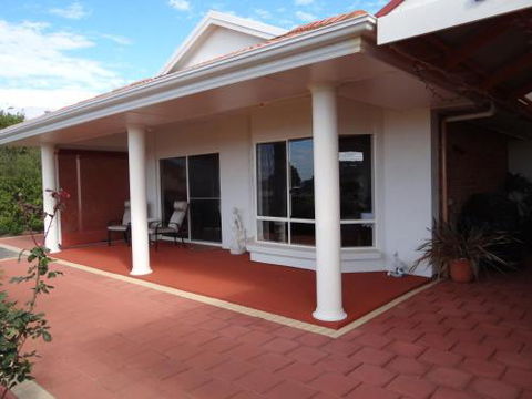 Close Encounters Bed & Breakfast - Accommodation Brisbane 0