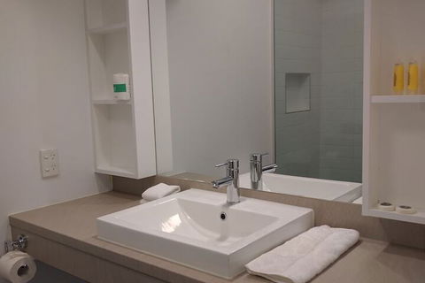 RMIT Village House - Accommodation Brisbane 4