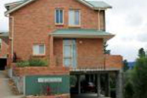 Twin Seasons 5 Deluxe Holiday Apartment - Accommodation Brisbane 0