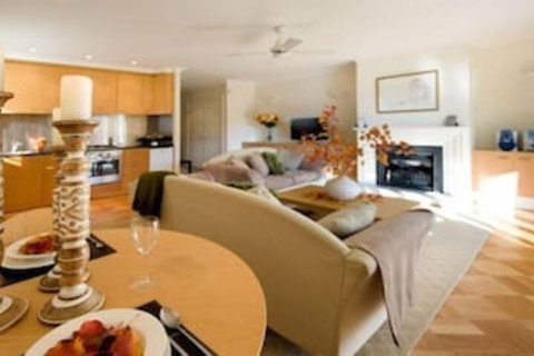 Lakeside Suites 1 - Accommodation Brisbane 2