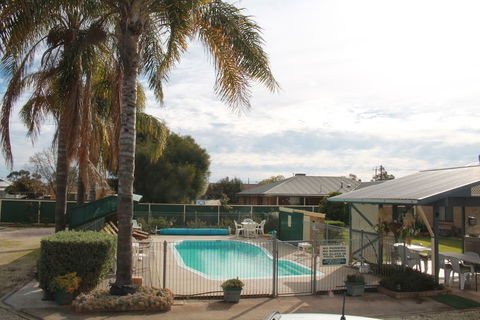 Lone Pine Motel - Corowa - Accommodation Brisbane 2