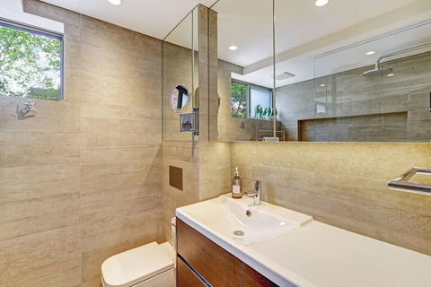 Meticulously Designed Sydney Aptmnt - Accommodation Brisbane 4