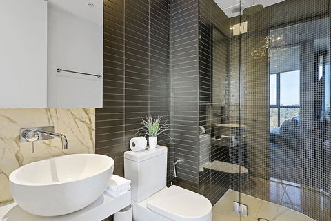 LAURENT Views Of MCG & Yarra River + Fed Square - Accommodation Brisbane 5