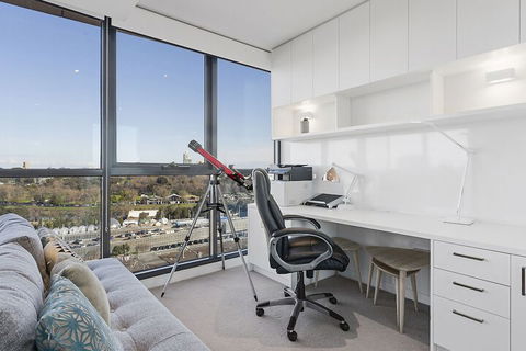 LAURENT Views Of MCG & Yarra River + Fed Square - Accommodation Brisbane 3