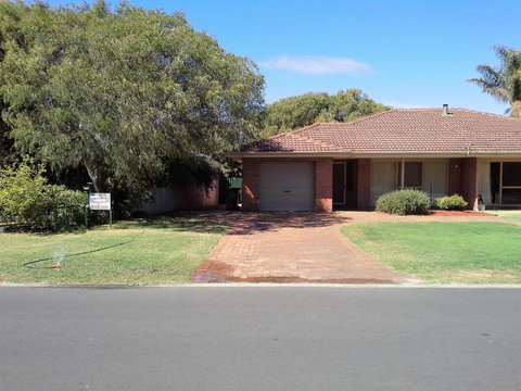 Busselton Beachfront - Accommodation Brisbane 5