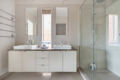 5br Luxury House 20 Min To Cbd Spacious Living - Accommodation Brisbane 3