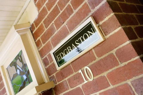 Rosanna Mansion - Accommodation Brisbane 1