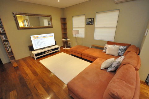Glebe Fully Furnished 1 BDR Apart 47 ROS - Accommodation Brisbane 4