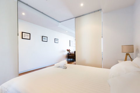 RIVER, 1BDR Melbourne Apartment - Accommodation Brisbane 2
