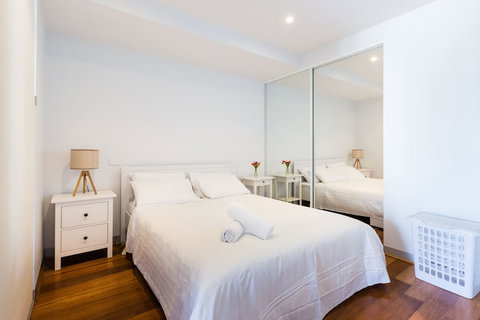 RIVER, 1BDR Melbourne Apartment - Accommodation Brisbane 3