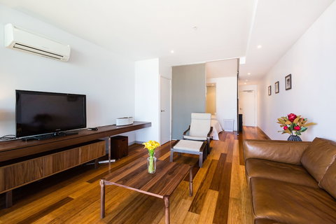RIVER, 1BDR Melbourne Apartment - Accommodation Brisbane 0