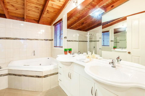 Forest Ave Cottages - Accommodation Brisbane 2