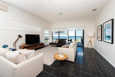 Mollymook Beachfront Penthouse 9 - Accommodation Brisbane 2
