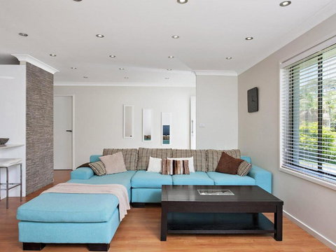 Beach House 8 Mistral Close Large House With Aircon - Accommodation Brisbane 1