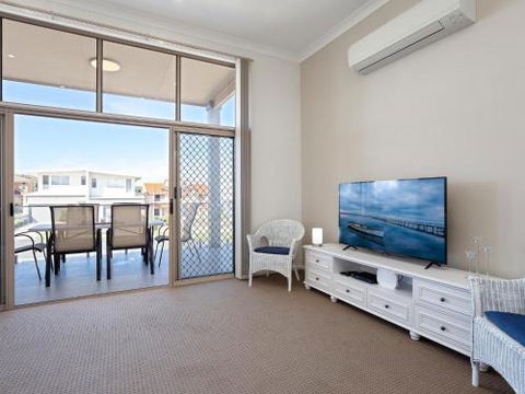 Walk On Birubi 1 / 40 Ocean Ave Pet Friendly WIFI Boat Parking & Water Views - Accommodation Brisbane 5