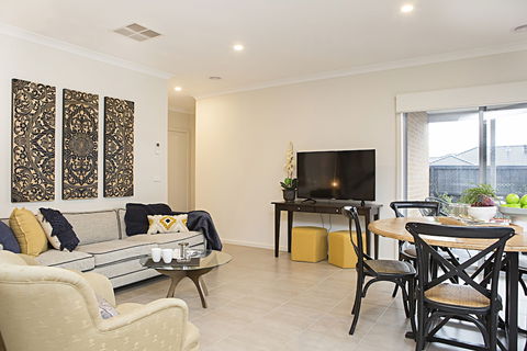 BOUTIQUE STAYS - Gumflower - Accommodation Brisbane 4